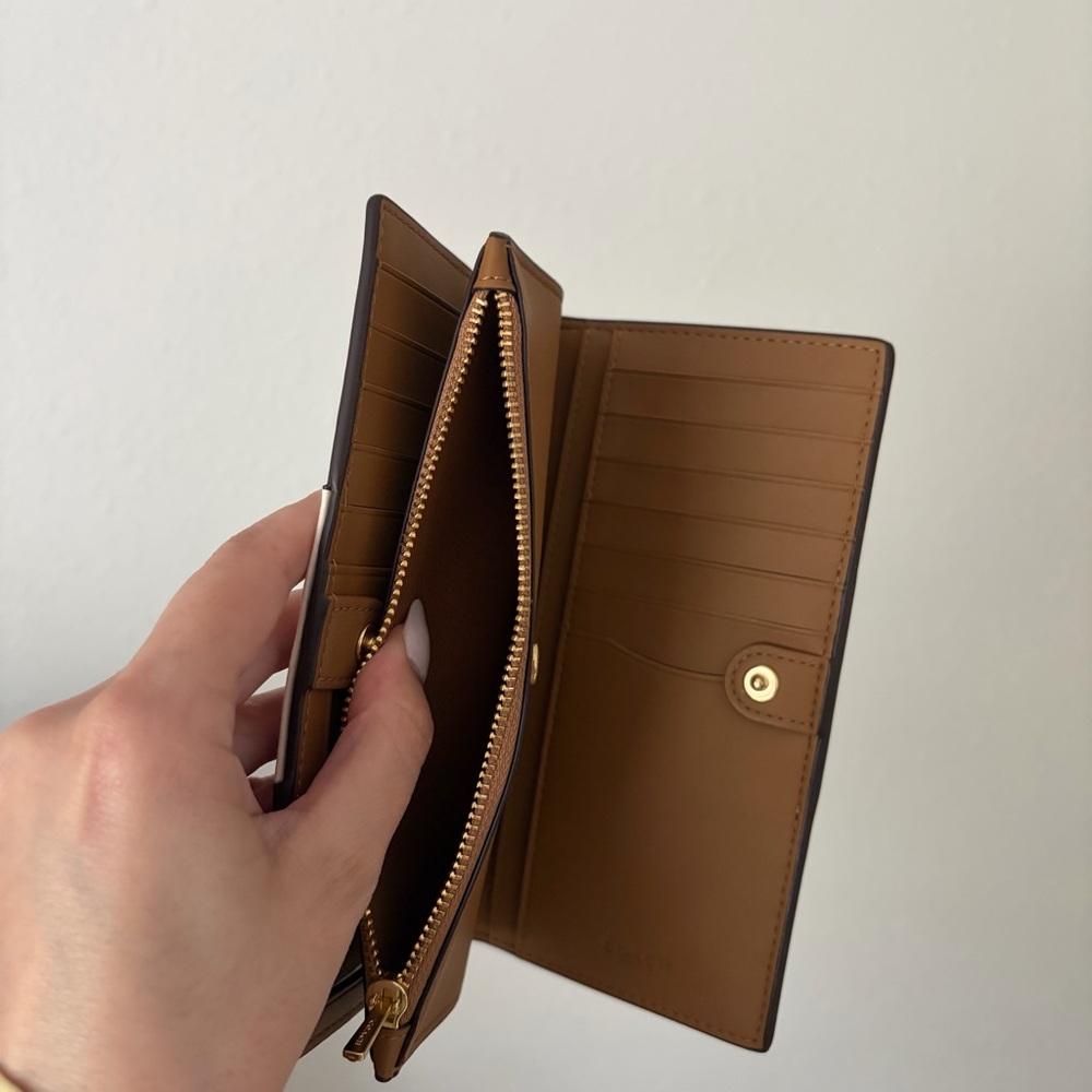 COACH SLIM ZIP WALLET NWOT - Picture 7 of 9